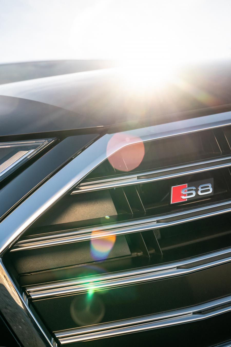 Детали интерьера Audi S8 (D5) 2019 года  (NA) (фото 24 из 40)